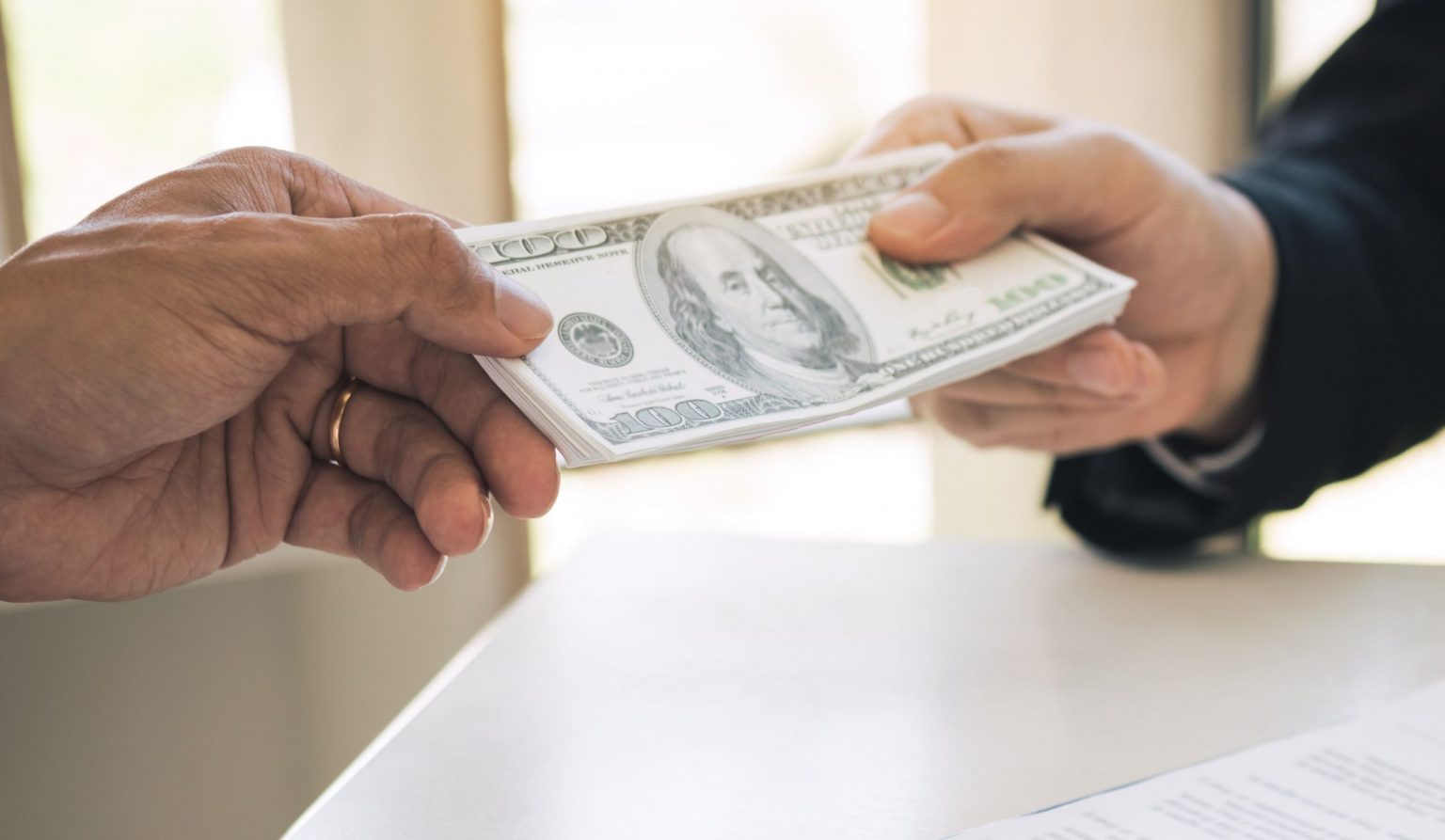 Щомісяця «слугам» платять гроші у конвертах, за відмову від голосування мінусують, – Андрій Богдан