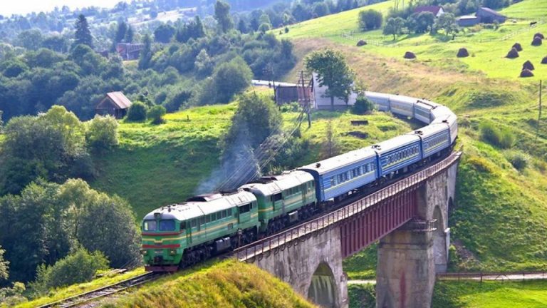 Неймовірної краси подорож з Ворохти до Ясіня очима машиніста поїзда ВІДЕО