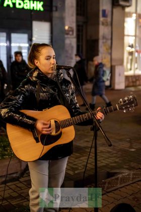 До свят готові: в Івано-Франківську засвітили головну ялинку ФОТО