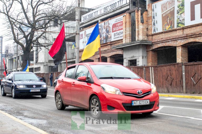 У Івано-Франківську дружини воїнів АТО організували автопробіг до Дня Збройних сил України ФОТОРЕПОРТАЖ