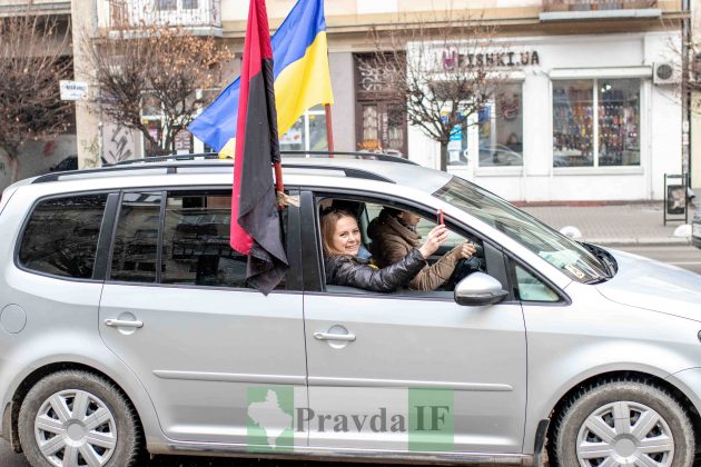 У Івано-Франківську дружини воїнів АТО організували автопробіг до Дня Збройних сил України ФОТОРЕПОРТАЖ