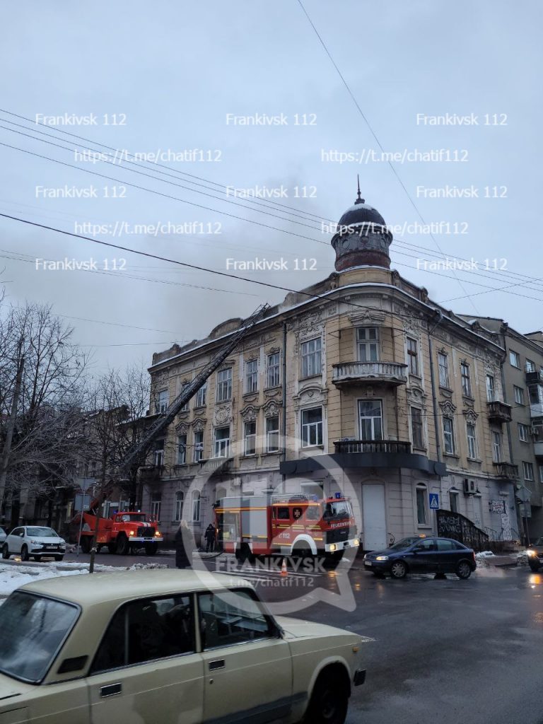 У Франківську на Гординського горить пам'ятка архітектури - рух вулицею ускладнений ФОТО, ВІДЕО