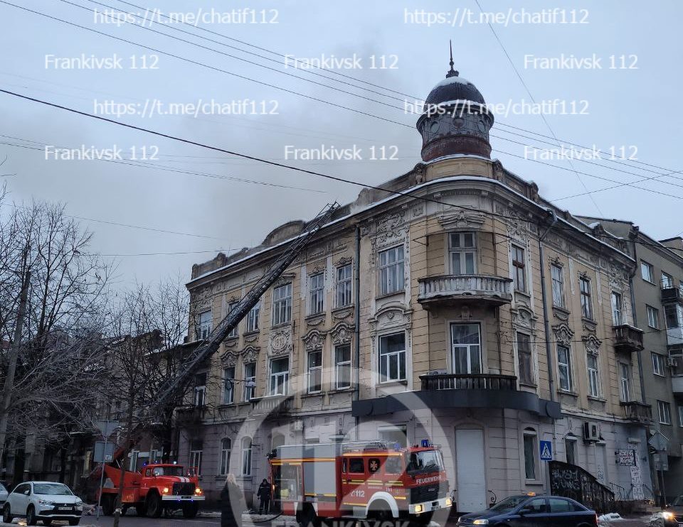 У Франківську на Гординського горить пам'ятка архітектури - рух вулицею ускладнений ФОТО, ВІДЕО
