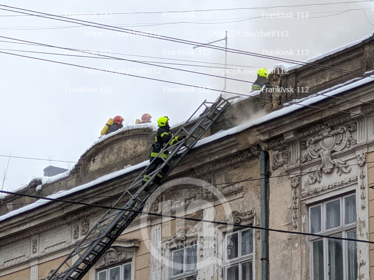 Вогнеборці розповіли деталі пожежі архітектурної пам'ятки в центрі Франківська ФОТО