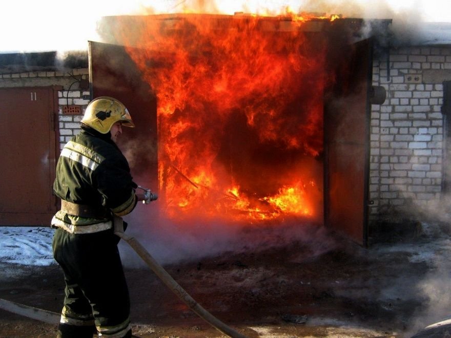 Упродовж минулої доби на Франківщині горіли два гаражі - причини пожеж наразі невідомі