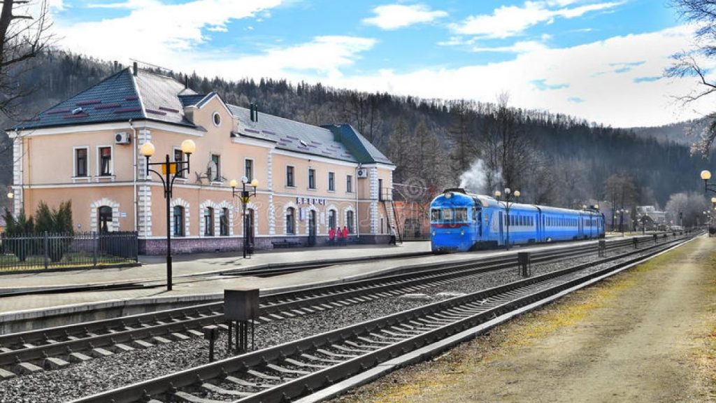 У мережі показали відеоподорож неймовірною Яремчанщиною з кабіни машиніста ВІДЕО
