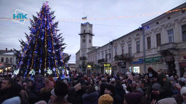 У Коломиї засяяла головна ялинка ВІДЕО