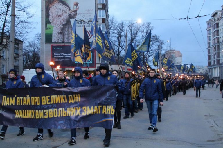 У Франківську смолоскипною молодіжною ходою вшанують пам’ять про Героїв Крут