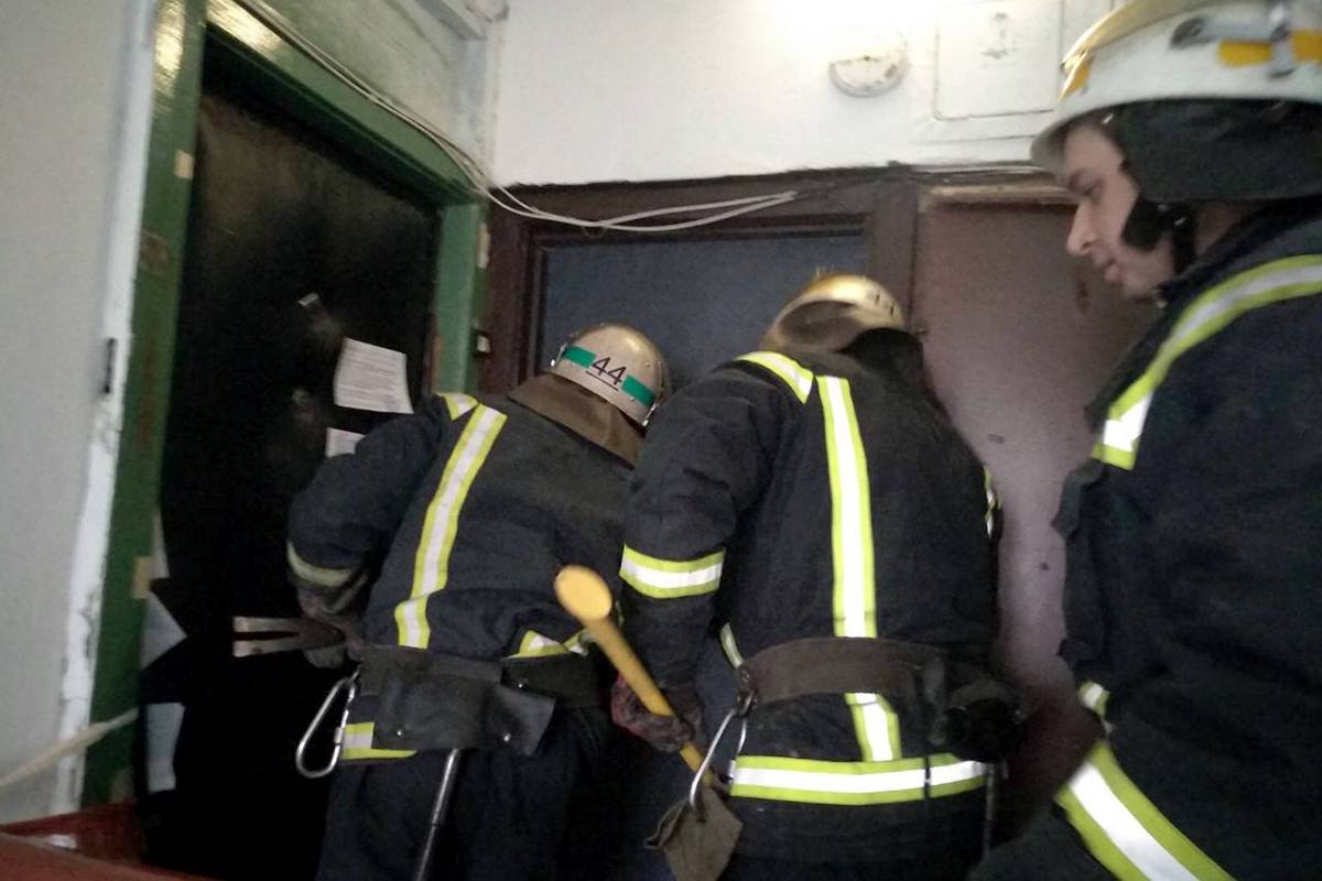 Минулої доби рятувальники кілька разів виїждали відчиняти двері квартир