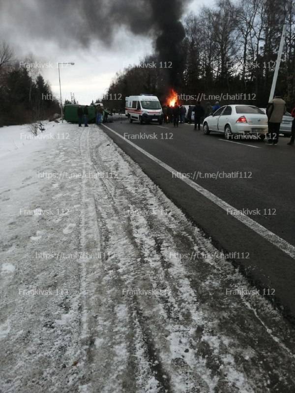 Серйозна ДТП в передмісті Надвірної: одне авто загорілося ФОТО