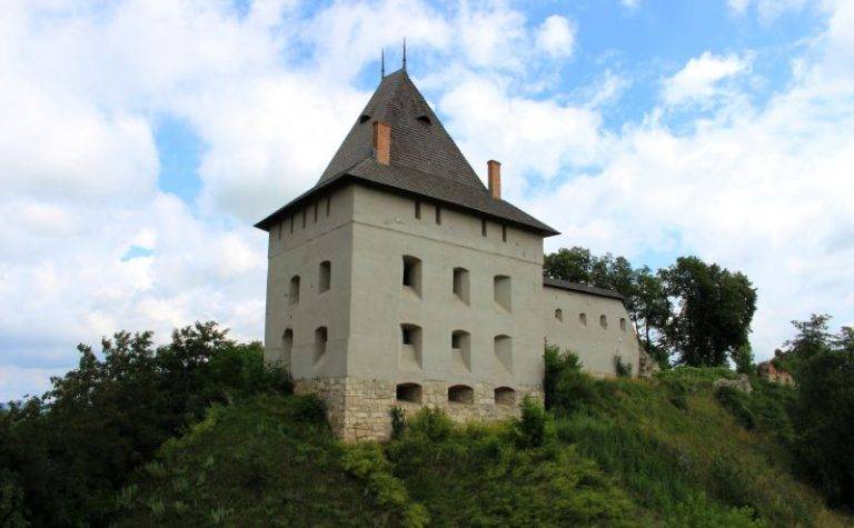 Підземелля Галицького замку планують відкрити для туристів ФОТО