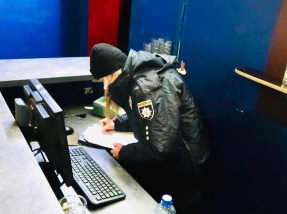 Прикарпатські поліцейські "прикрили" два підпільні гральні заклади ФОТО