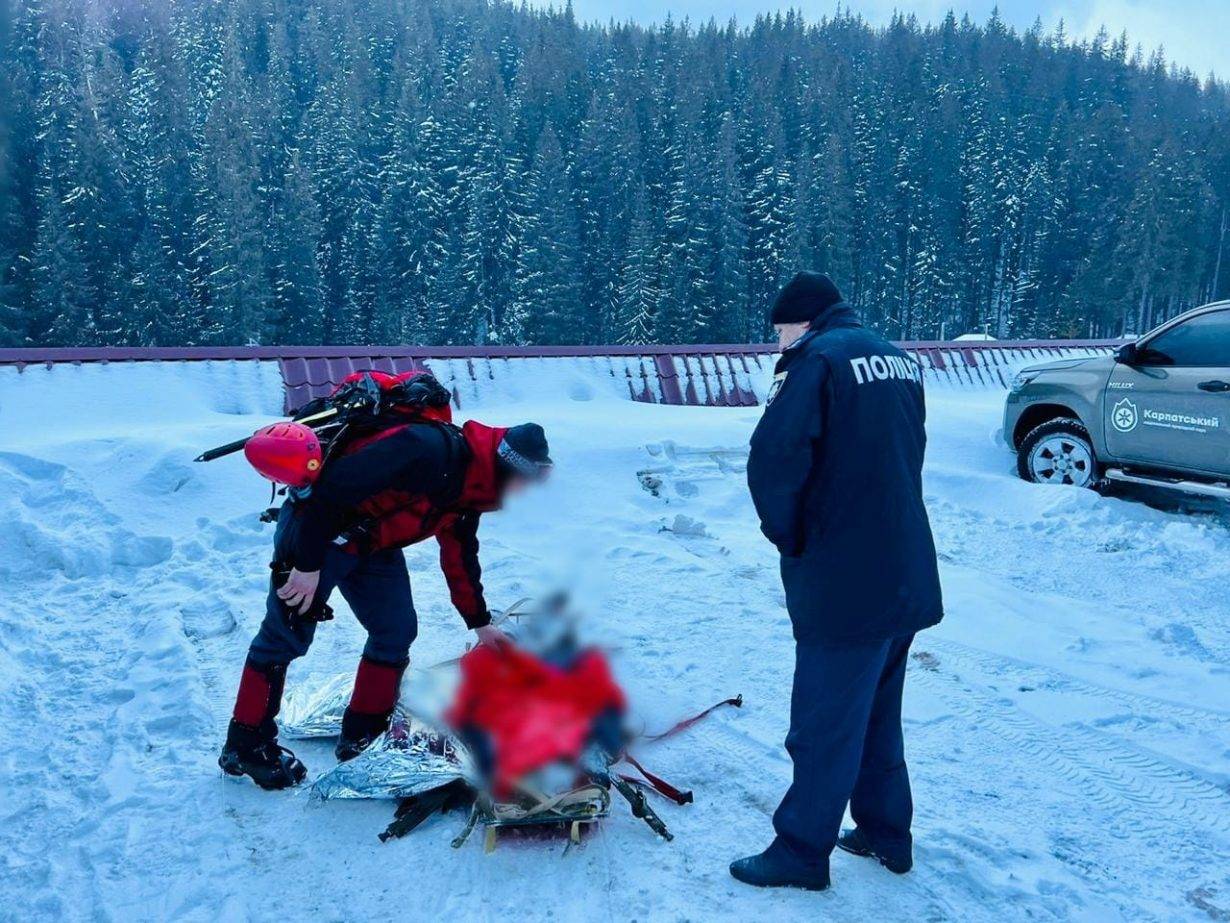 “Метрів 200 летіла і билася головою”: стали відомі деталі загибелі туристки у Карпатах ВІДЕО