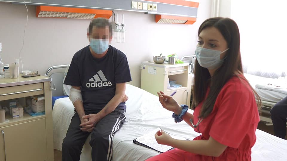 Гострий біль, набряк, почервоніння: лікарка Франківської ОКЛ розповіла, як розпочинається подагра