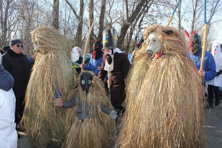 Яскраво та видовищно: як на Прикарпатті відзначили свято Маланки ФОТО