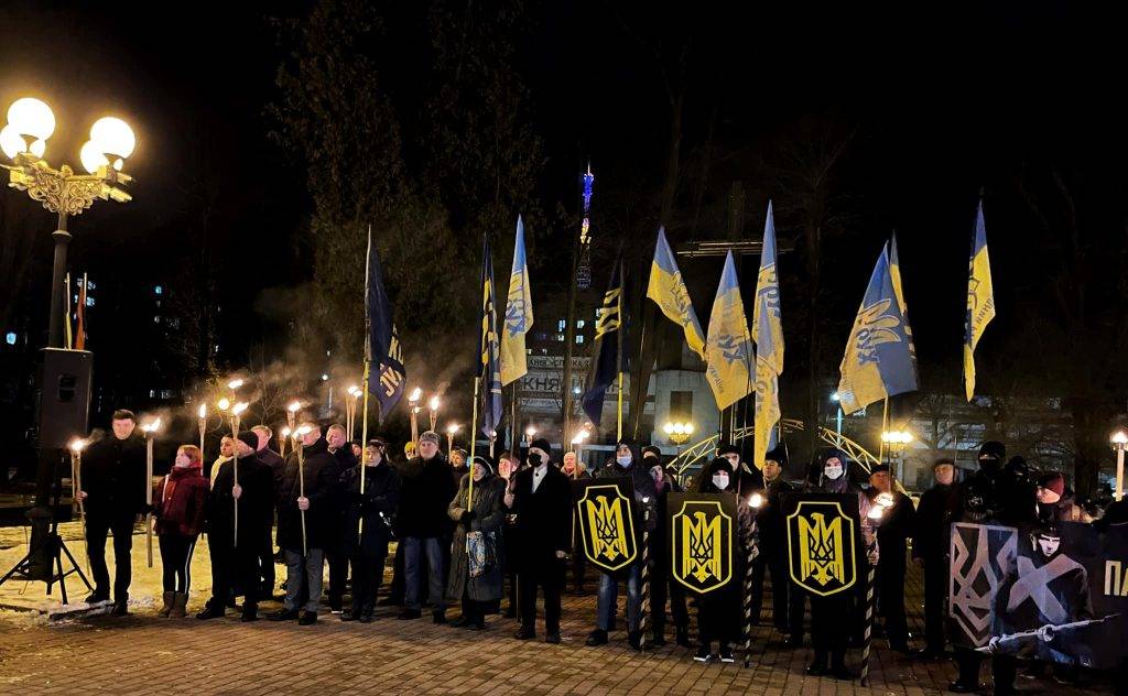 У Франківську смолоскипною ходою вшанували пам'ять Героїв Крут ФОТО