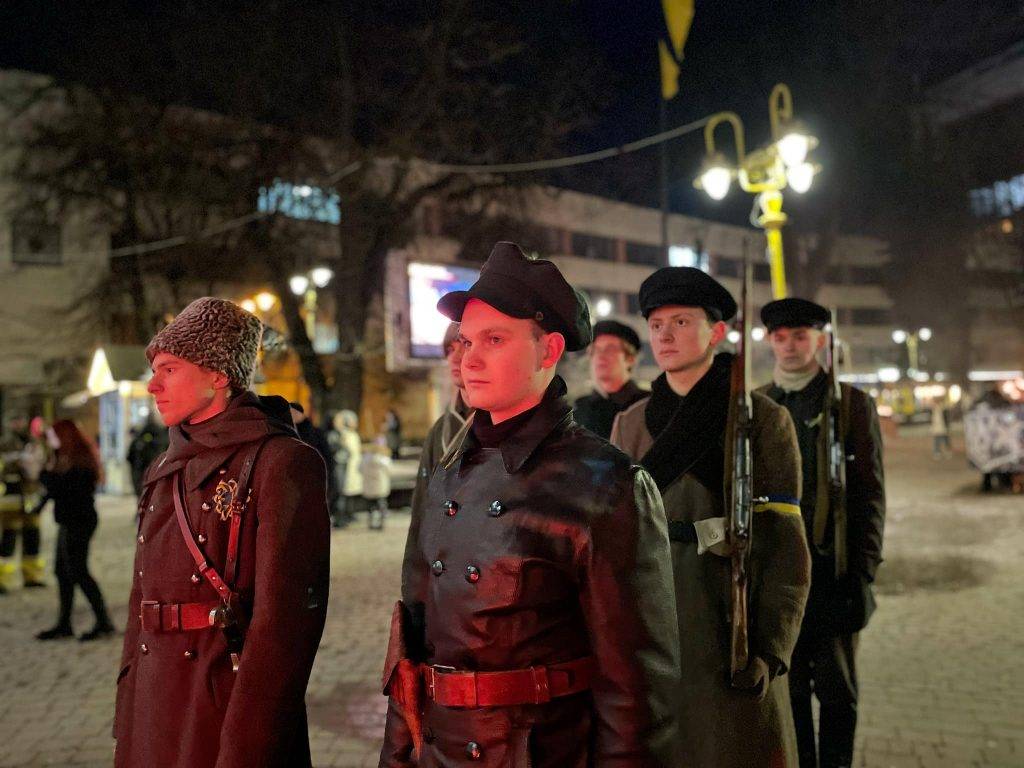 смолоскипною ходою