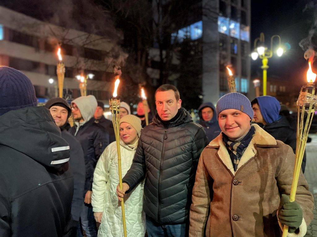 смолоскипною ходою