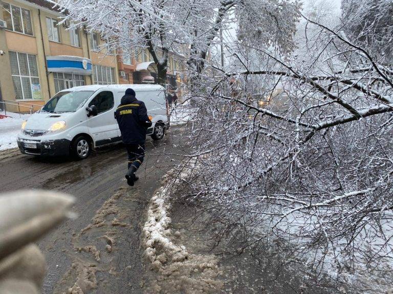 Вчорашня негода завдала клопотів прикарпатським надзвичайникам