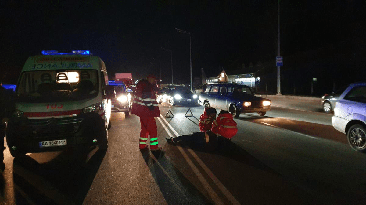 В передмісті Івано-Франківська, автомобіль на іноземній реєстрації, збив пенсіонерку