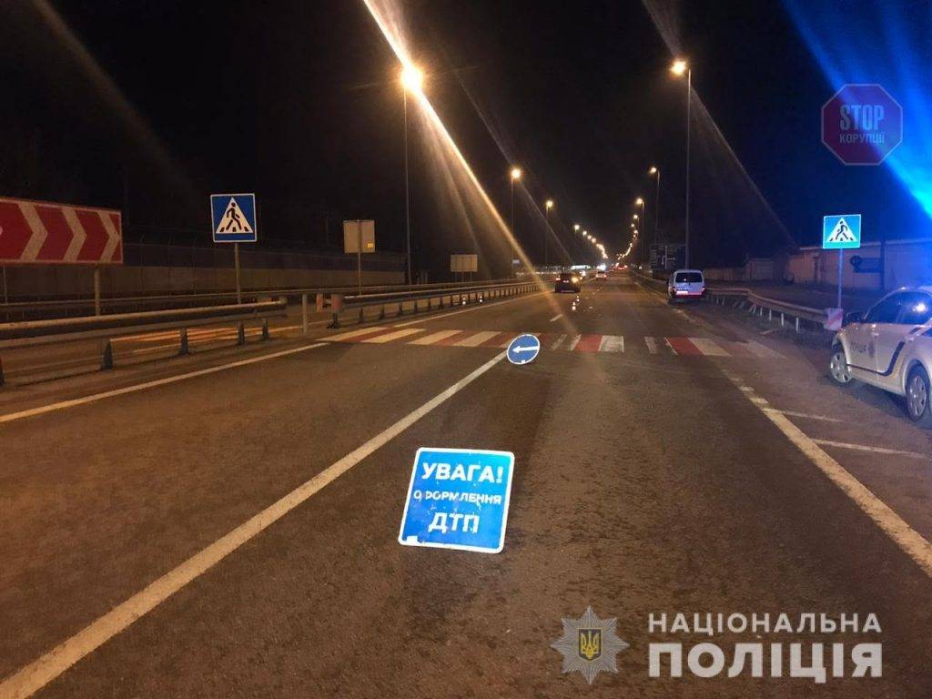 На Прикарпатті "лексус" збив людину на пішохідному переході