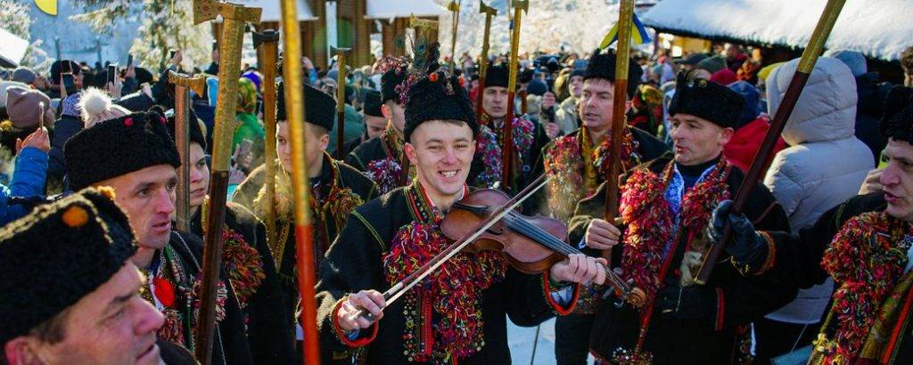 "Проживіть. Прослухайте, прочуйтеся!". Репортаж про коляду й Різдво в Криворівні