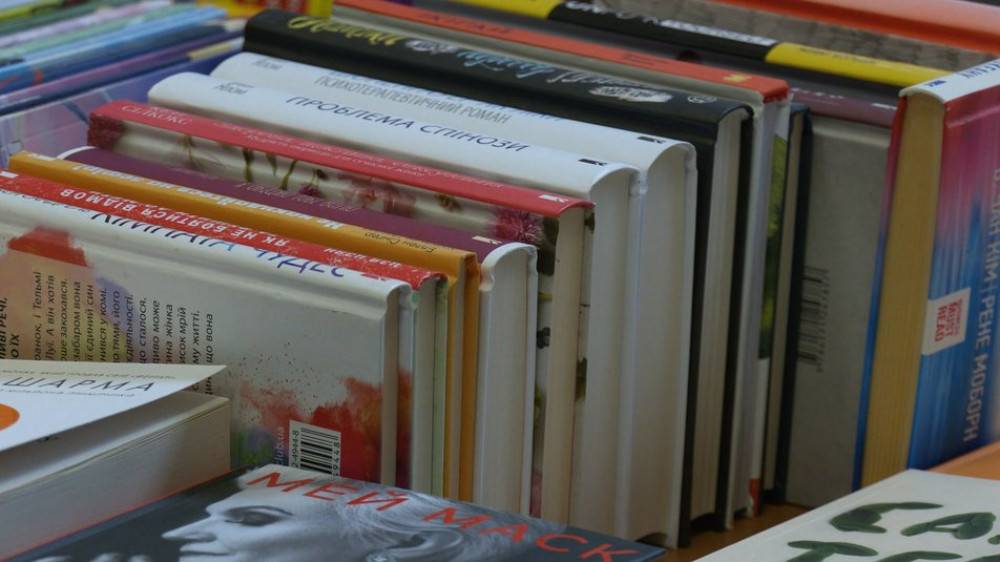 Тисяча за вакцинацію: Як гроші "єПідтримки" вплинули на книжковий бізнес в Івано-Франківську