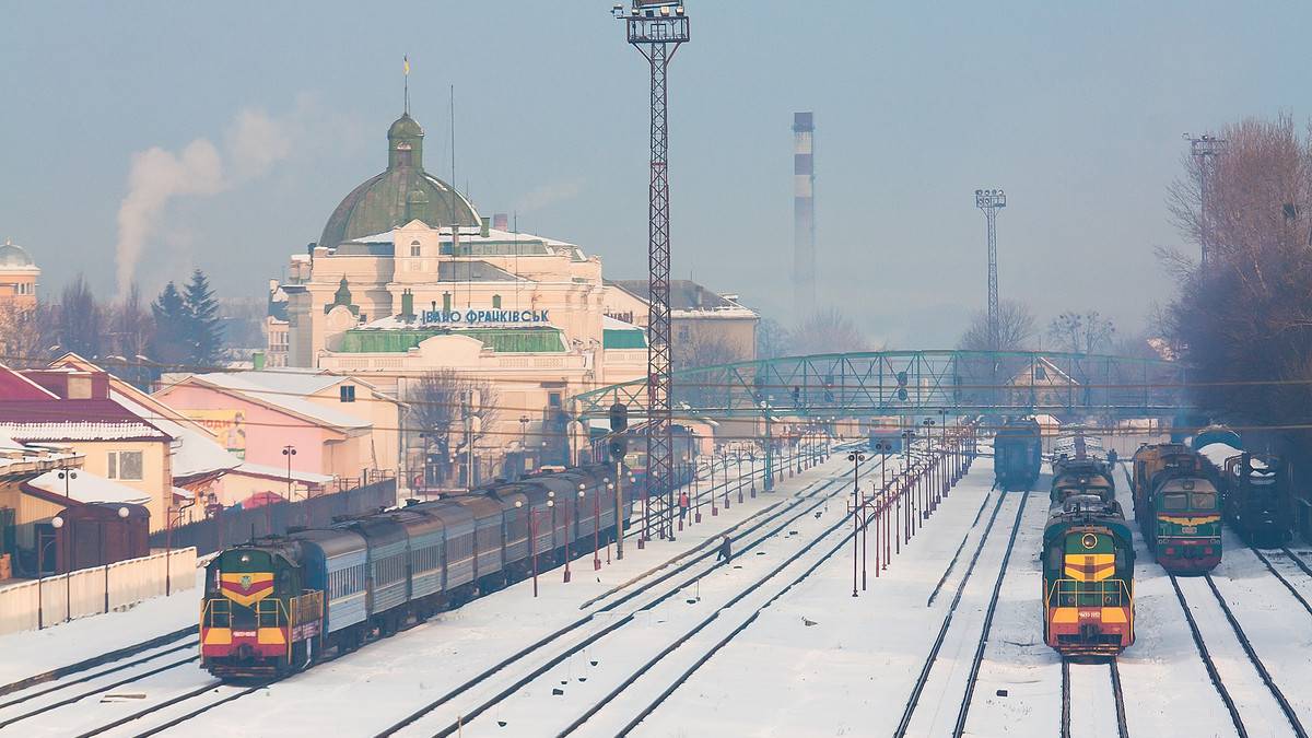 Через ремонтні роботи тимчасово змінили маршрут поїзда з Франківська до Стрия