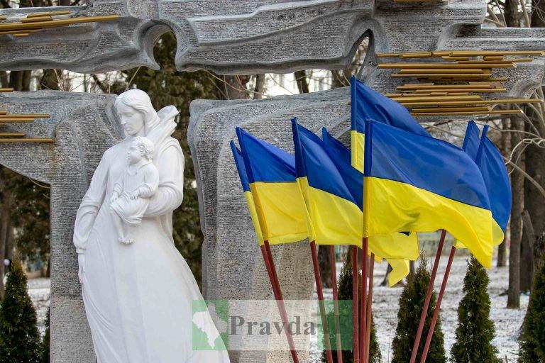 У Івано-Франківську вшанували пам'ять загиблих захисників України та Героїв Небесної сотні ФОТОРЕПОРТАЖ