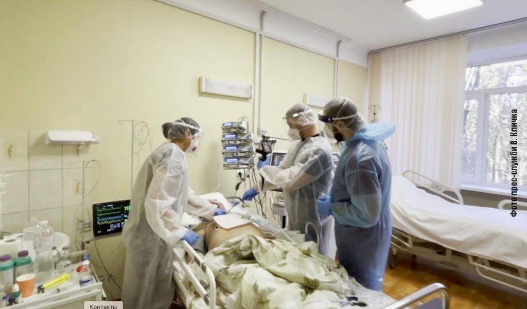 “Госпіталізують у критичному стані”: Франківські медики розповіли про ситуацію з COVID-19 у міських лікарнях