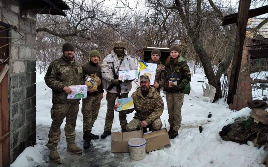 Франківська організація «Дружина воїна» відправила воїнам на Схід майже 2,5 тонни різдвяних смаколиків