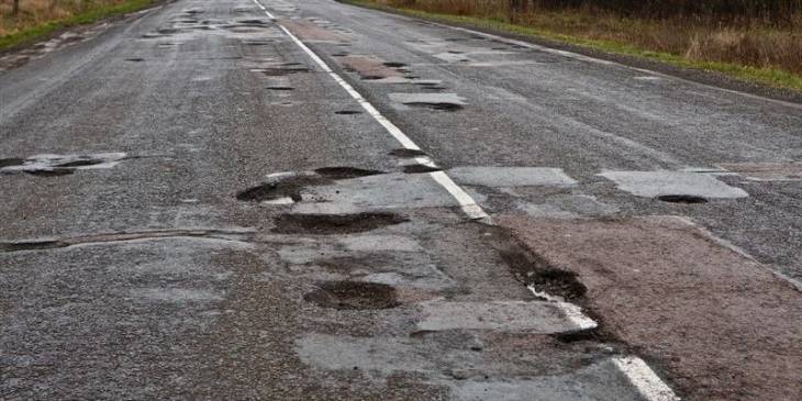 Очільник Франківська доручив скласти список вулиць, які потребують поточного ремонту