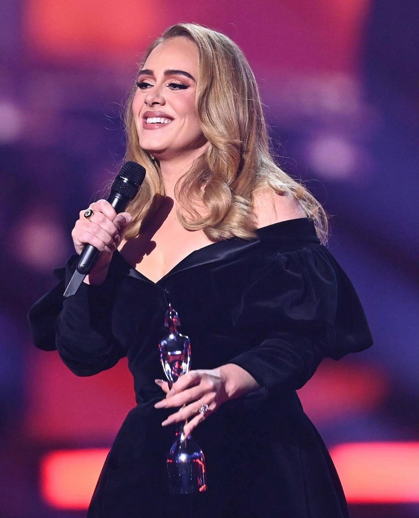 Англійська співачка Адель тріумфувала на Brit Awards 2022 у сукні від прикарпатської дизайнерки