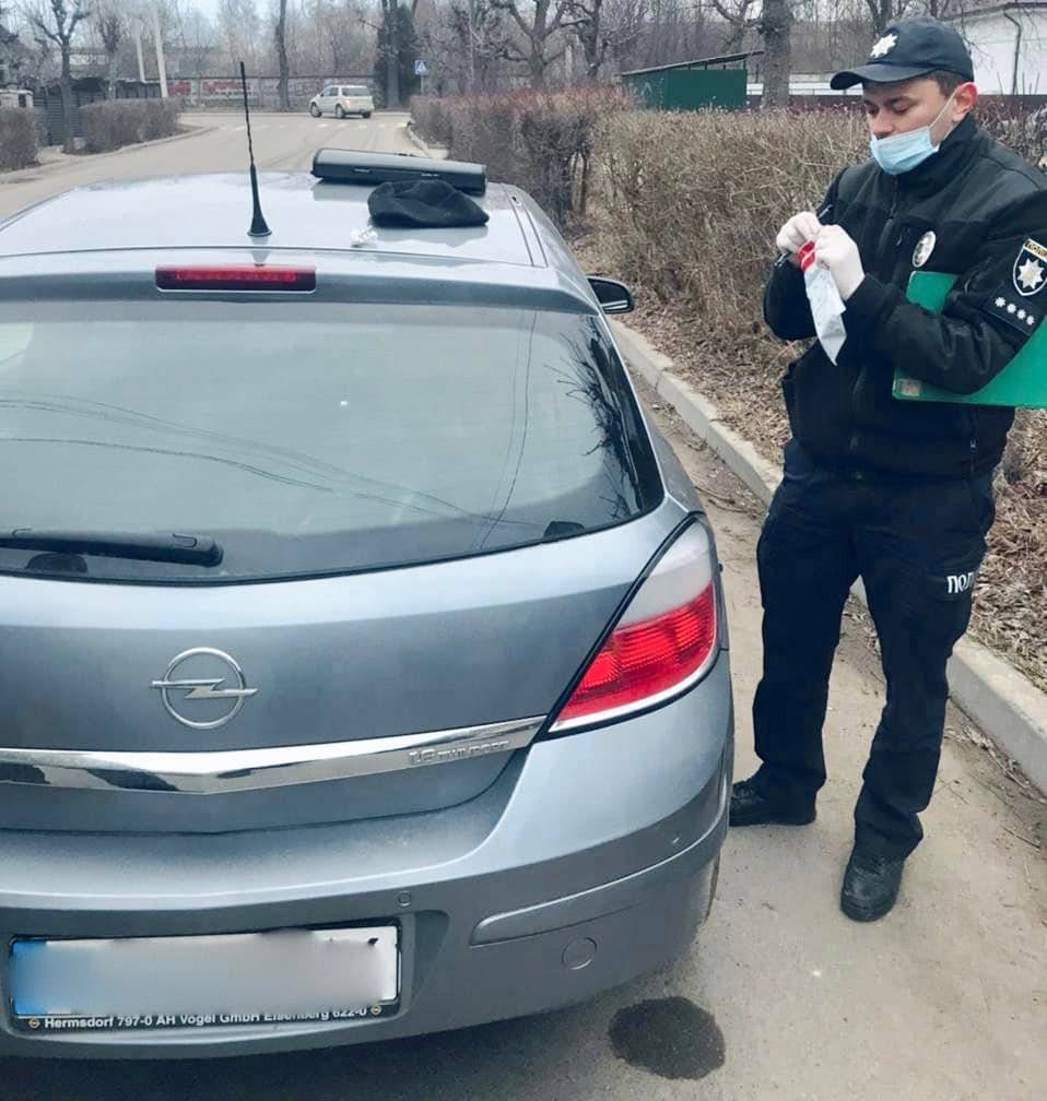 На Прикарпатті затримали водія "під кайфом" та підробленими правами, який порушив ПДР