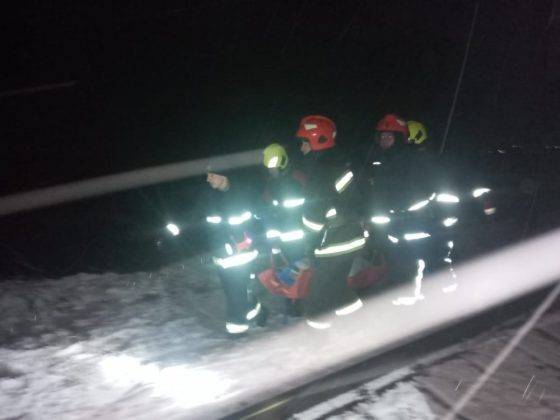 Потяг сполученням "Київ-Івано-Франківськ" протаранив вантажівку. Машиніст — у важкому стані ФОТО