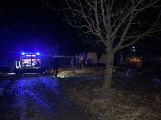 На Франківщині чоловік під час сварки порізав ножем матір і щоб замести сліди злочину - підпалив будинок ФОТО