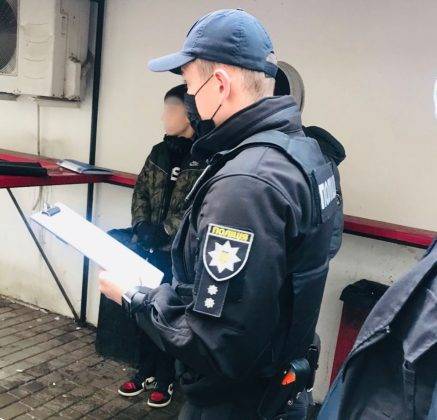 У Франківську затримали 19-річного юнака, який торгував наркотиками через Telegram ФОТО