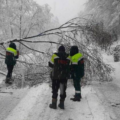 Карпатські перевали в Івано-Франківській області засипало снігом ФОТО