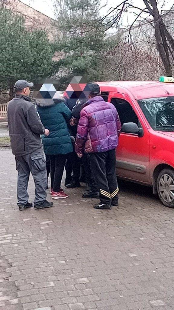 У Франківську п’яний неадекват кидався на медиків, які намагалися надати йому допомогу ФОТО