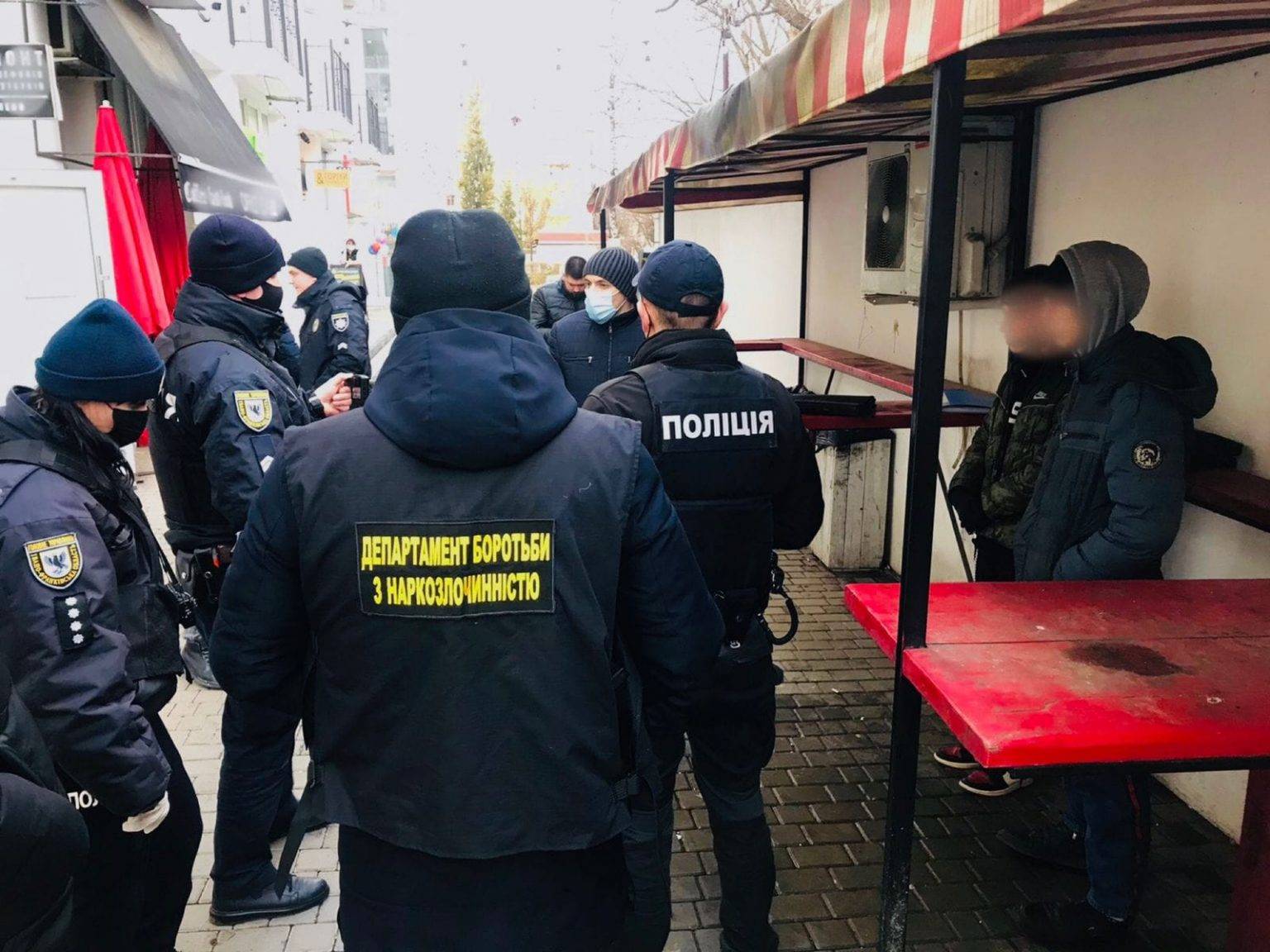У Франківську затримали 19-річного юнака, який торгував наркотиками через Telegram ФОТО