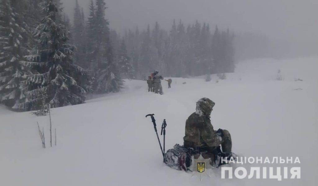 Спецпризначенці поліції підкорюють високогір’я засніжених Карпат ФОТО