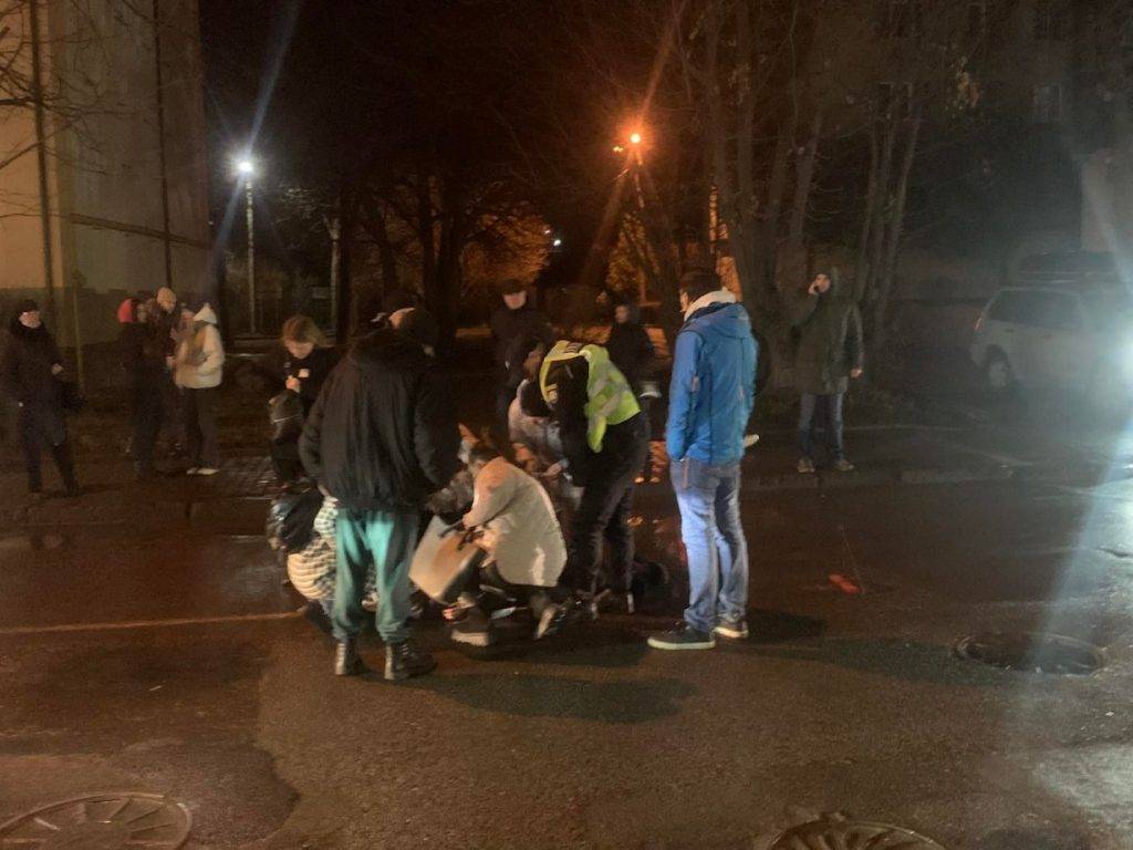 У Івано-Франківську автомобіль збив двох дівчат-підлітків ФОТО/ВІДЕО