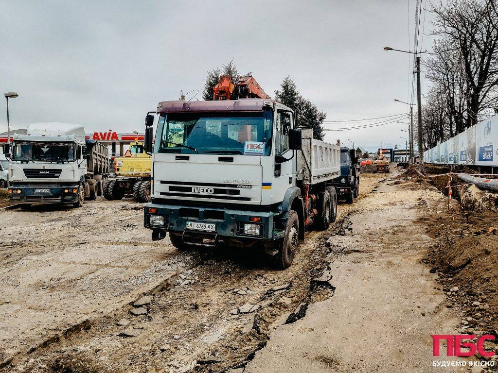 Дорожники показали, на якому етапі ремонтні роботи на “старій” Надрічній ФОТО