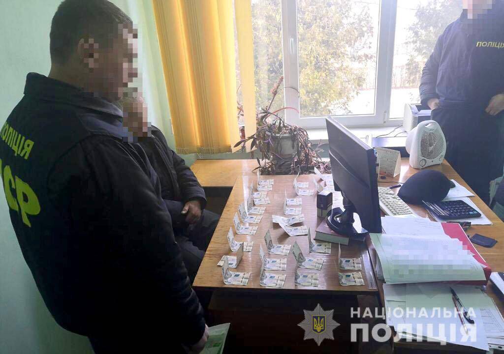 Поліцейські викрили у хабарництві директора філії Івано-Франківського облавтодору