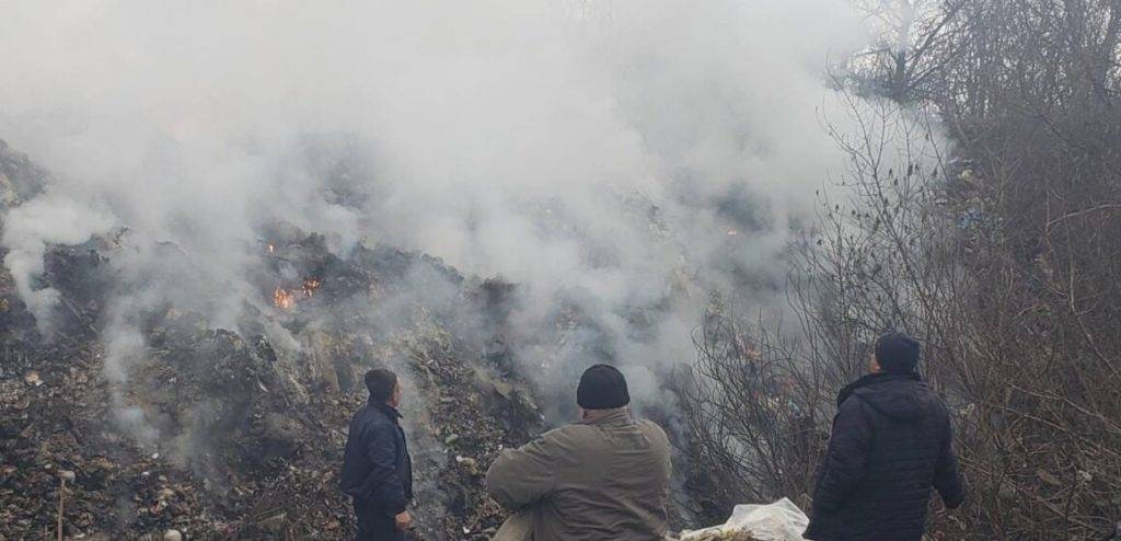 На Франківщині два дні поспіль боролись із вогнем на сміттєзвалищі ФОТО