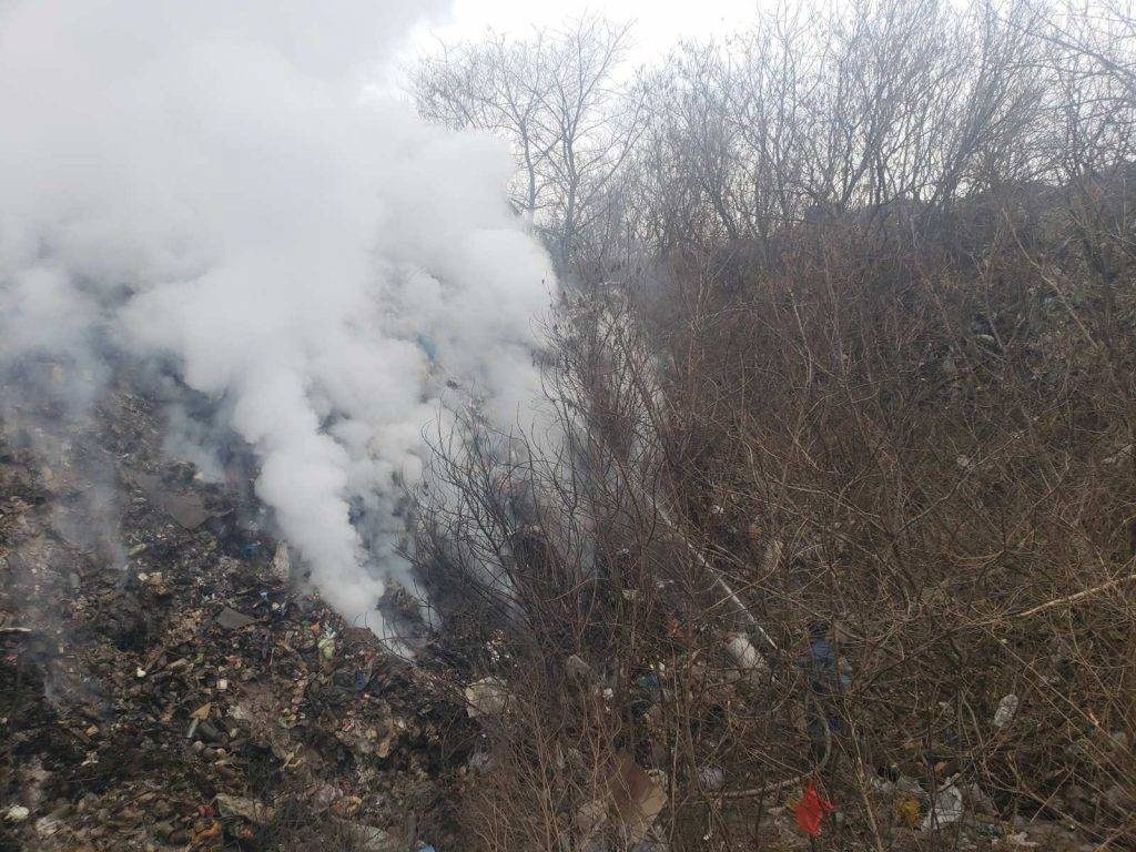 На Франківщині два дні поспіль боролись із вогнем на сміттєзвалищі ФОТО