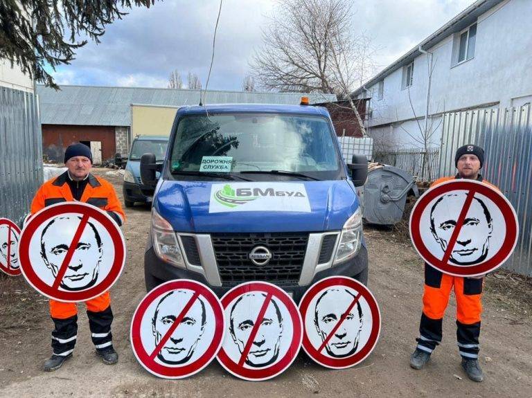 "Окупантам рух заборонено": Укравтодор впровадив новий дорожній знак ФОТО