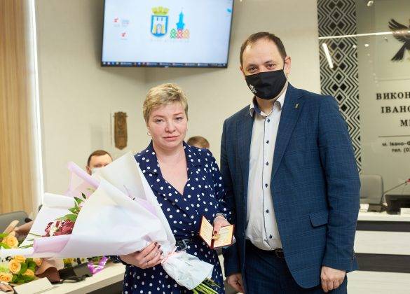У Франківську ще три жінки отримали звання "Мати героїня" ФОТО