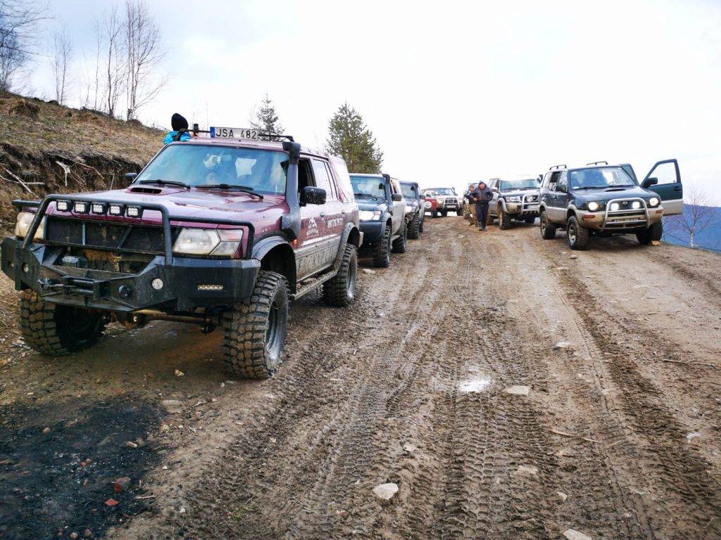 Франківський військомат просить підприємців передати для армії автомобілі підвищеної прохідності