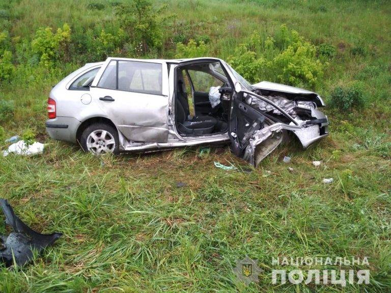 На Прикарпатті "Шкода" злетіла у кювет - є потерпілі